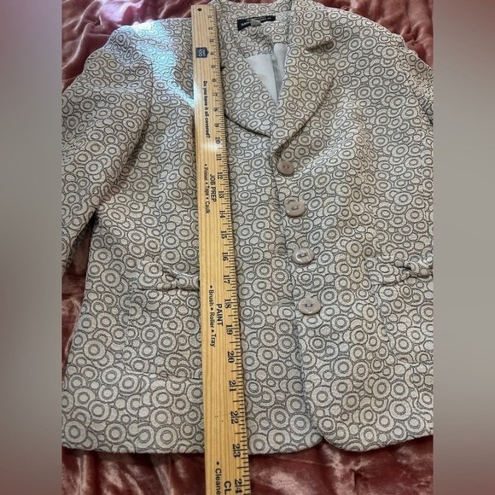 Women's Gray Patterned Skirt Suit Set - Classic Blazer & Flounce Hem Skirt - Picture 7 of 11